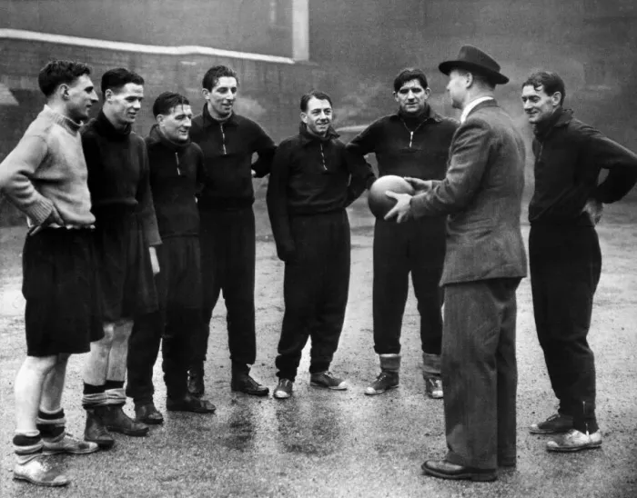 Framed Print : Liverpool manager Don Welsh has a final word with some of his Liverpool players in Framed Print : Liverpool manager Don Welsh has a final word with some of his Liverpool players in