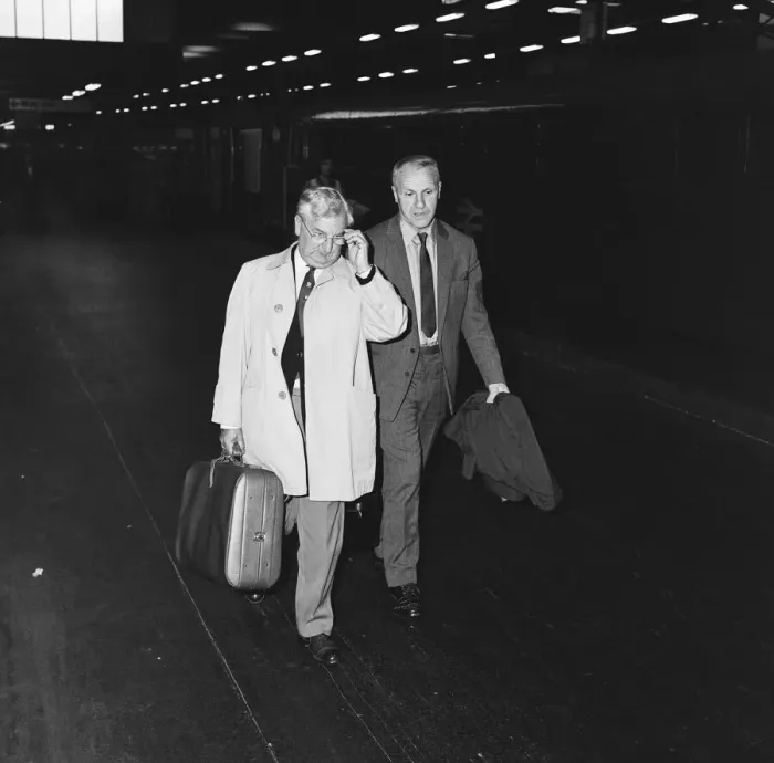 Framed Print : Liverpool manager Bill Shankly arrives at Euston Station Framed Print : Liverpool manager Bill Shankly arrives at Euston Station