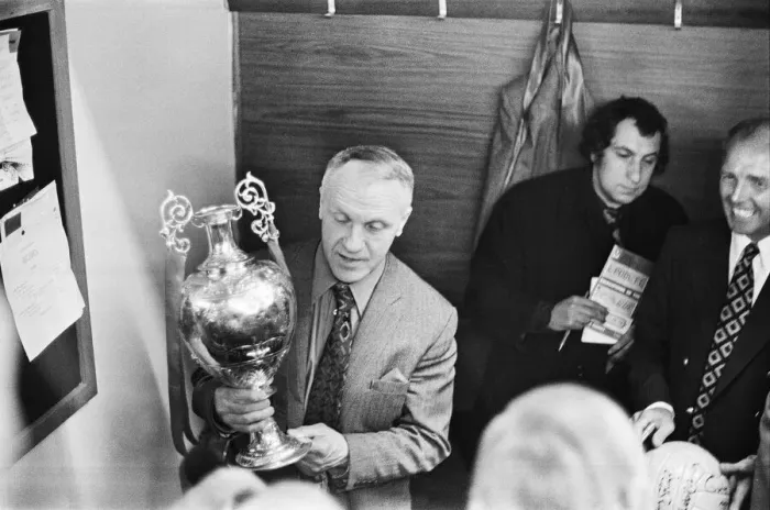 Framed Print : Liverpool manager Bill Shankly celebrates as his side becomes League champions following Framed Print : Liverpool manager Bill Shankly celebrates as his side becomes League champions following