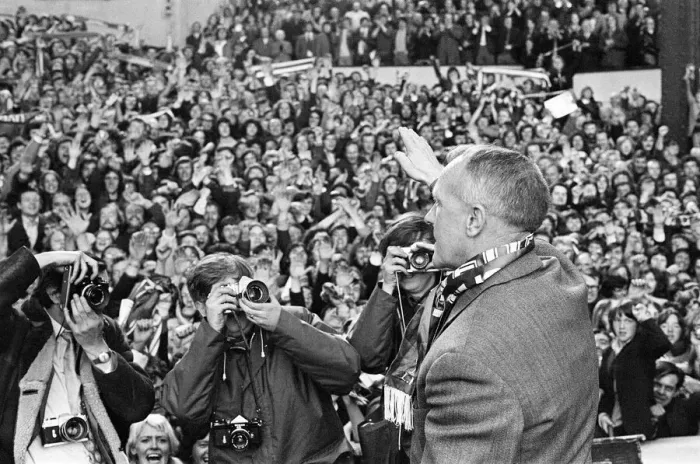 Framed Print : Liverpool manager Bill Shankly celebrates as his side become League champions following