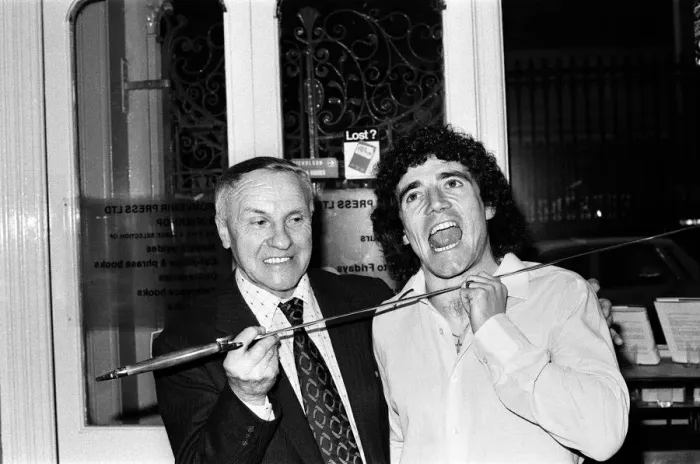 Framed Print : Former Liverpool manager Bill Shankly with England international footballer Kevin Keegan Framed Print : Former Liverpool manager Bill Shankly with England international footballer Kevin Keegan