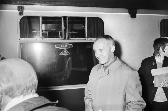 Framed Print : Liverpool manager Bill Shankly pictured at Euston Station after arriving in the capital Framed Print : Liverpool manager Bill Shankly pictured at Euston Station after arriving in the capital
