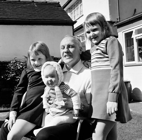 Liverpool manager Bill Shankly relaxing at home with family. 29th April 1973