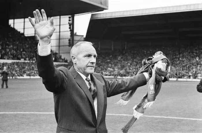 Framed Print : Former Liverpool manager Bill Shankly salutes the Liverpool fans as he walks around Framed Print : Former Liverpool manager Bill Shankly salutes the Liverpool fans as he walks around