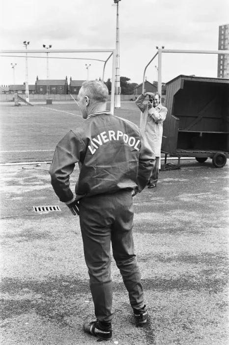 Framed Print : Liverpool manager Bill Shankly takes charge of a training session as the team are Framed Print : Liverpool manager Bill Shankly takes charge of a training session as the team are