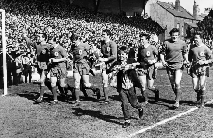 Framed Print : Liverpool players acknowledge the support of the crowd as they parade the League Framed Print : Liverpool players acknowledge the support of the crowd as they parade the League