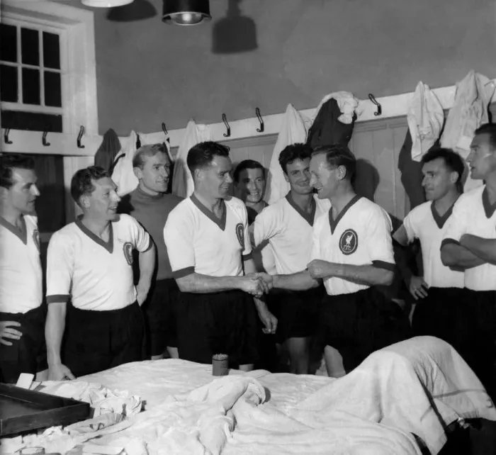 Framed Print : Liverpool players Jimmy Armfield, Walton, Bert Trautmann, Roy Liddell, McIlroy, Dogdale Framed Print : Liverpool players Jimmy Armfield, Walton, Bert Trautmann, Roy Liddell, McIlroy, Dogdale