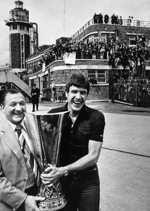Framed Print : Liverpool return home with the UEFA Cup. Jubilant manager Bob Paisley Framed Print : Liverpool return home with the UEFA Cup. Jubilant manager Bob Paisley