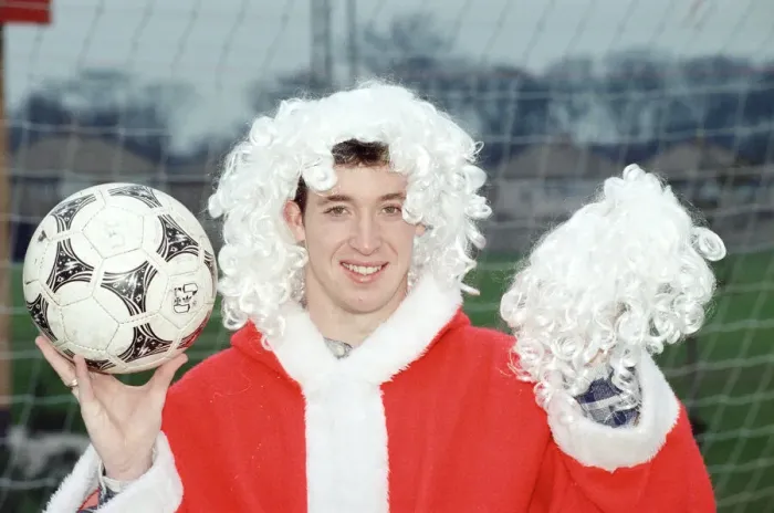 Framed Print : Liverpool striker Robbie Fowler dressed as Farther Christmas. 19th December 1995