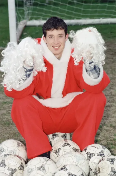 Framed Print : Liverpool striker Robbie Fowler dressed as Farther Christmas. 19th December 1995 Framed Print : Liverpool striker Robbie Fowler dressed as Farther Christmas. 19th December 1995