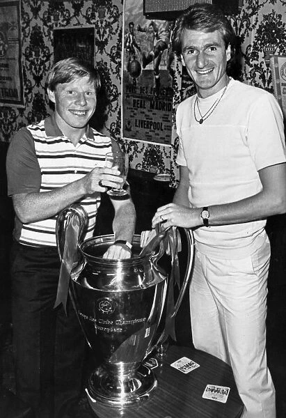 Liverpool Supporters Club Player of the Year Sammy Lee with captain Phil Thompson