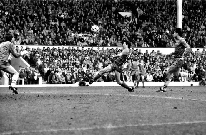 Framed Print : Liverpool v. Chelsea. May 1985 MF21-04-002 The final score was a four three