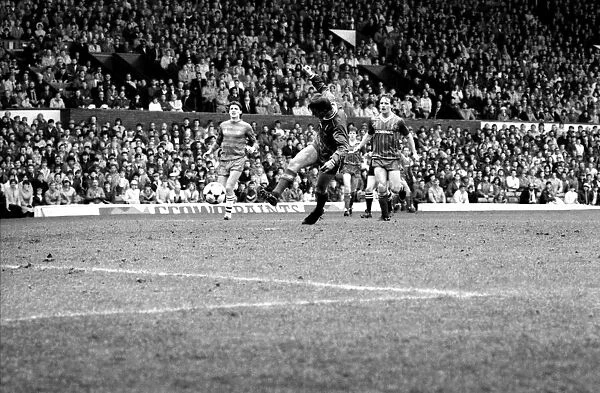 Liverpool v. Chelsea. May 1985 MF21-04-004 The final score was a four three