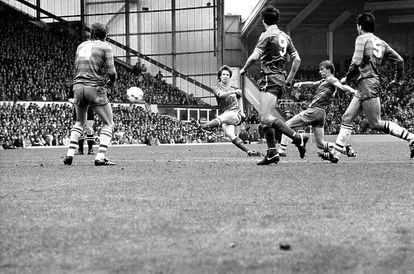 Liverpool v. Chelsea. May 1985 MF21-04-008 The final score was a four three