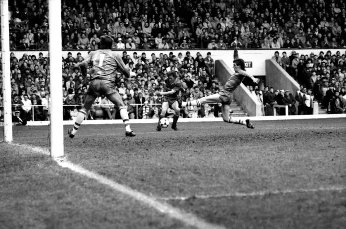 Framed Print : Liverpool v. Chelsea. May 1985 MF21-04-053 The final score was a four three Framed Print : Liverpool v. Chelsea. May 1985 MF21-04-053 The final score was a four three