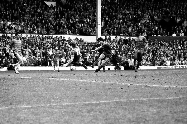 Liverpool v. Chelsea. May 1985 MF21-04-057 The final score was a four three