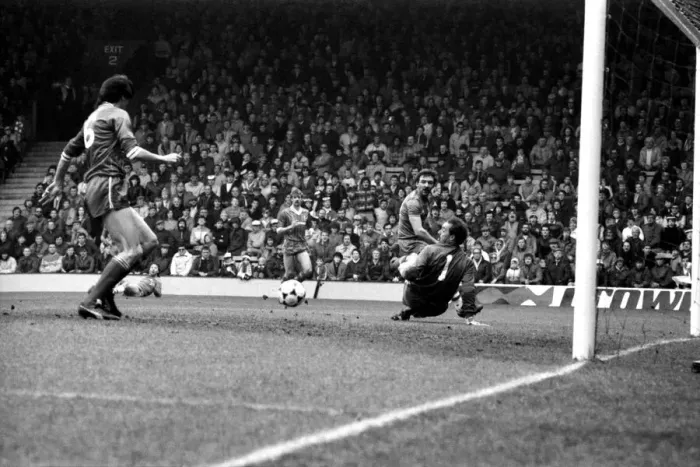 Framed Print : Liverpool v. Chelsea. May 1985 MF21-04-076 The final score was a four three