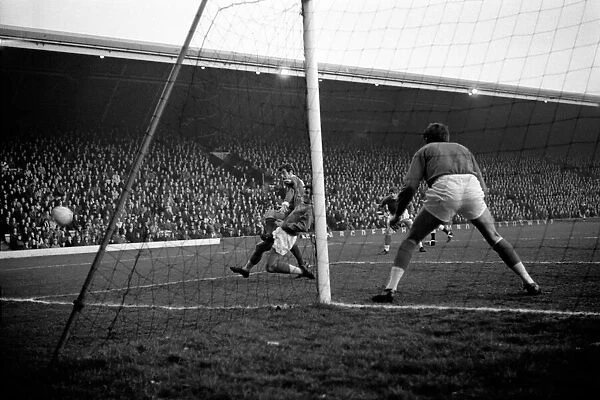 Liverpool v. Crystal Palace. April 1970 70-6799-009