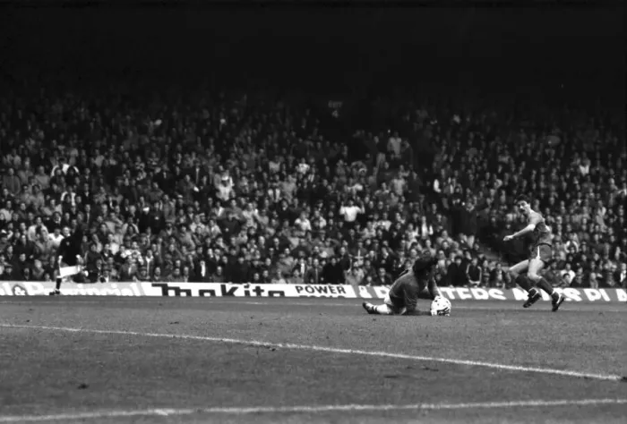 Framed Print : Liverpool v. Everton. October 1984 MF18-04-019 The final score was a one nil Framed Print : Liverpool v. Everton. October 1984 MF18-04-019 The final score was a one nil
