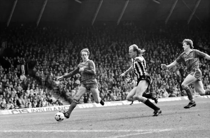 Framed Print : Liverpool v. Newcastle. April 1985 MF21-02-034 The final score was a Three one
