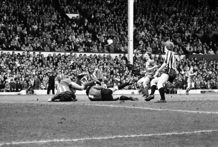 Framed Print : Liverpool v. Newcastle. April 1985 MF21-02-072 The final score was a Three one
