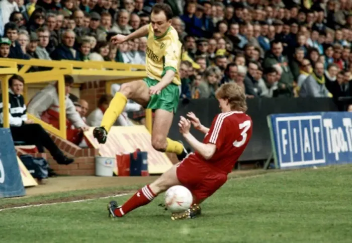 Framed Print : Liverpool v. Norwich City Steve Staunton tackling Michael Phelan Framed Print : Liverpool v. Norwich City Steve Staunton tackling Michael Phelan