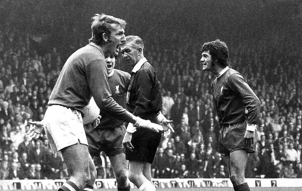 Liverpool vs. Manchester United. Hughes and Keegan argue with referee after disallowed