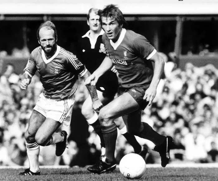 Framed Print : Liverpools Kenny Dalglish shadowed by fellow Scot Archie Gemmill during their