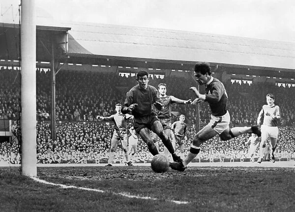 Liverpools Phil Chisnall in action against Chelsea. April 1965 P007237