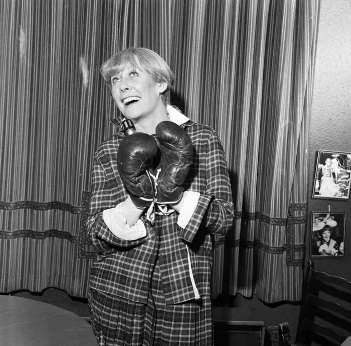 Framed Print : Liz Dawn aka Vera Duckworth of Coronation Street fame will be wearing boxing gloves Framed Print : Liz Dawn aka Vera Duckworth of Coronation Street fame will be wearing boxing gloves