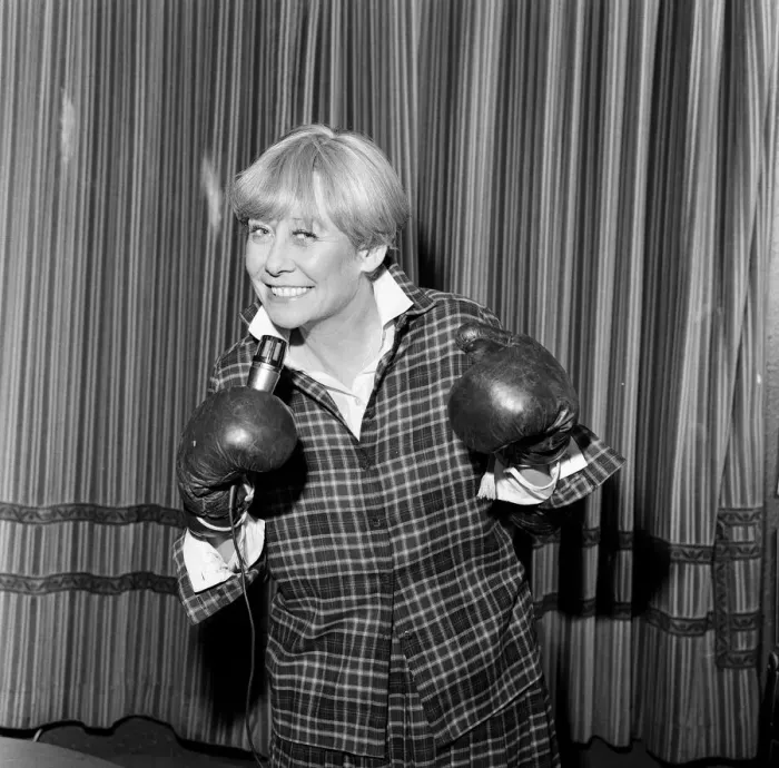 Framed Print : Liz Dawn aka Vera Duckworth of Coronation Street fame will be wearing boxing gloves Framed Print : Liz Dawn aka Vera Duckworth of Coronation Street fame will be wearing boxing gloves