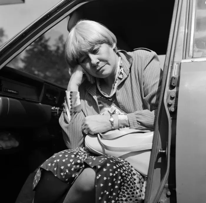 Framed Print : Liz Dawn - Coronation Street star Vera Duckworth - who now has no man in her life