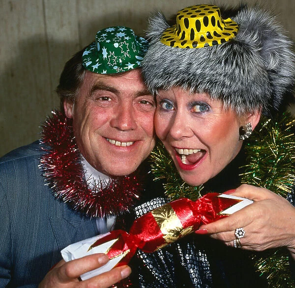 Liz Dawn and Bill Tarmey pulling a Christmas cracker December 1987