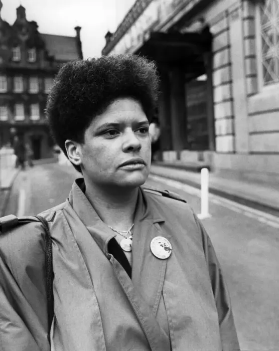 Framed Print : Liz Drysdale outside the Adelphi Hotel, Liverpool, Merseyside. 16th March 1988 Framed Print : Liz Drysdale outside the Adelphi Hotel, Liverpool, Merseyside. 16th March 1988