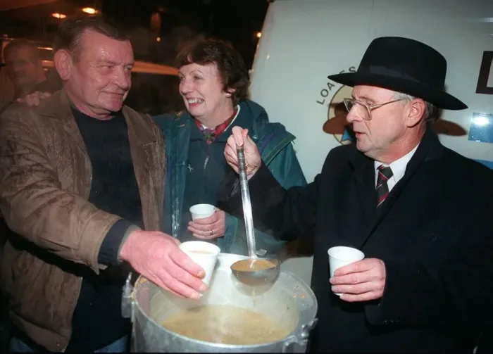 Framed Print : LIZ LOCKHEAD October 1997 WELCOMES A HOMELESS MAN TO HER SOUP KITCHEN AS HE TAKES Framed Print : LIZ LOCKHEAD October 1997 WELCOMES A HOMELESS MAN TO HER SOUP KITCHEN AS HE TAKES