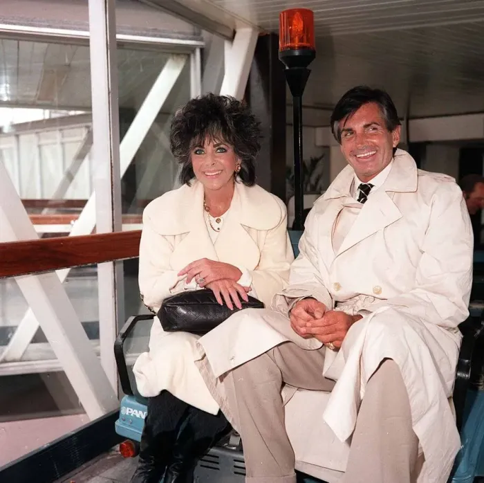 Framed Print : Liz Taylor actress and George Hamilton actor at London airport, August 1986