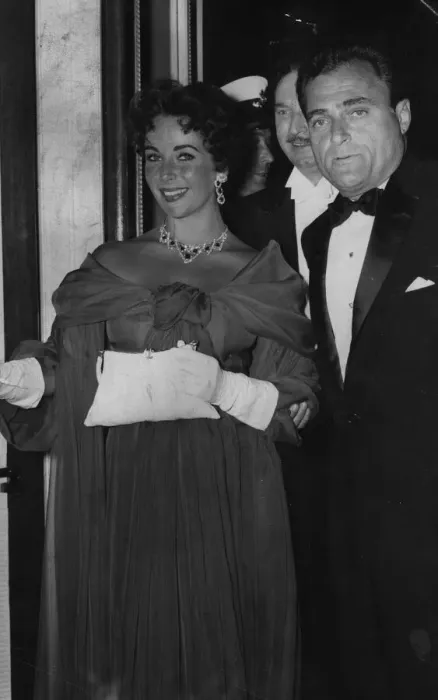 Framed Print : Liz Taylor with Mike Todd ex husband actress Liz in off shoulder chiffon evening gown Framed Print : Liz Taylor with Mike Todd ex husband actress Liz in off shoulder chiffon evening gown