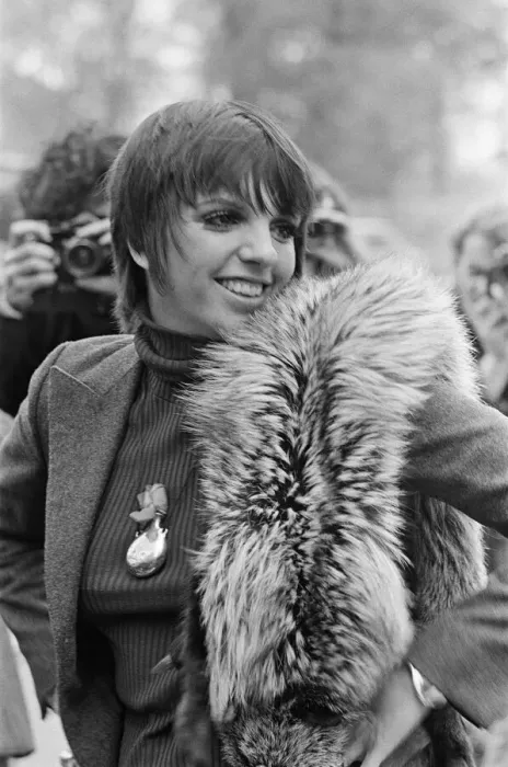 Framed Print : Liza Minnelli, actor and singer, pictured at The Dorchester Hotel in London Framed Print : Liza Minnelli, actor and singer, pictured at The Dorchester Hotel in London