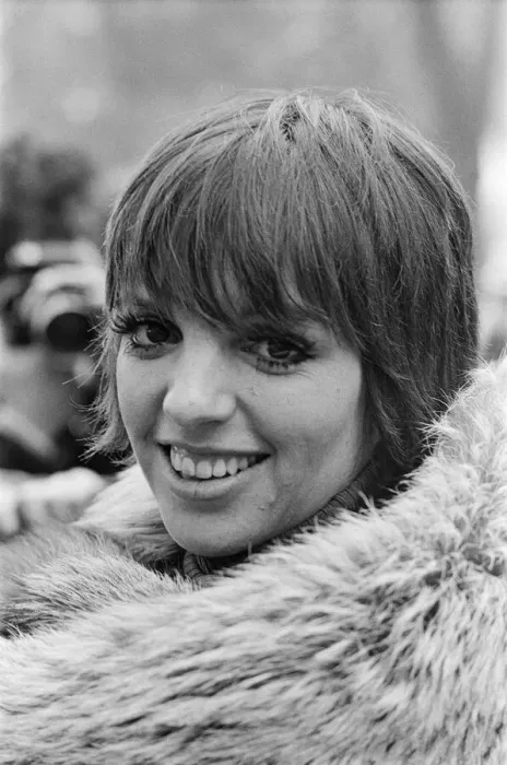 Framed Print : Liza Minnelli, actor and singer, pictured at The Dorchester Hotel in London