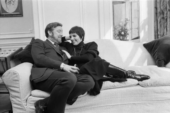 Framed Print : Liza Minnelli and her new husband Jack Haley Jr in London on their honeymoon Framed Print : Liza Minnelli and her new husband Jack Haley Jr in London on their honeymoon