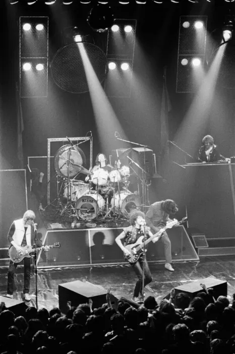 Framed Print : Thin Lizzy, Rock Group, perform at The Apollo, Coventry, Warwickshire in December 1981 Framed Print : Thin Lizzy, Rock Group, perform at The Apollo, Coventry, Warwickshire in December 1981
