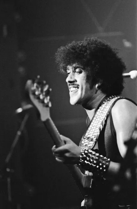 Framed Print : Thin Lizzy, Rock Group, perform at The Apollo, Coventry, Warwickshire in December 1981 Framed Print : Thin Lizzy, Rock Group, perform at The Apollo, Coventry, Warwickshire in December 1981