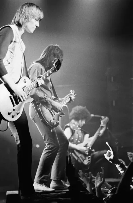 Framed Print : Thin Lizzy, Rock Group, perform at The Apollo, Coventry, Warwickshire in December 1981 Framed Print : Thin Lizzy, Rock Group, perform at The Apollo, Coventry, Warwickshire in December 1981