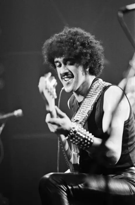 Framed Print : Thin Lizzy, Rock Group, perform at The Apollo, Coventry, Warwickshire in December 1981 Framed Print : Thin Lizzy, Rock Group, perform at The Apollo, Coventry, Warwickshire in December 1981