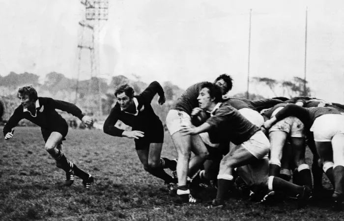 Framed Print : Llanelli RFC v New Zealand. Part of New Zealands 1972-73 tour of the Northern