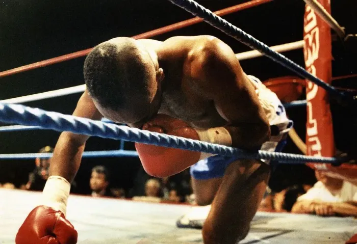 Framed Print : LLoyd Honeyghan Boxing Down for the count on one knee Framed Print : LLoyd Honeyghan Boxing Down for the count on one knee