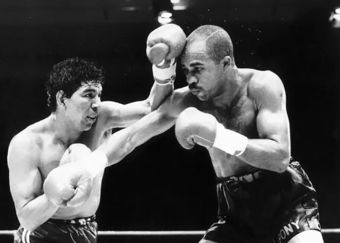 : Lloyd Honeyghan Boxing lost his World Welterweight boxing title to challenger Jorge Varca : Lloyd Honeyghan Boxing lost his World Welterweight boxing title to challenger Jorge Varca