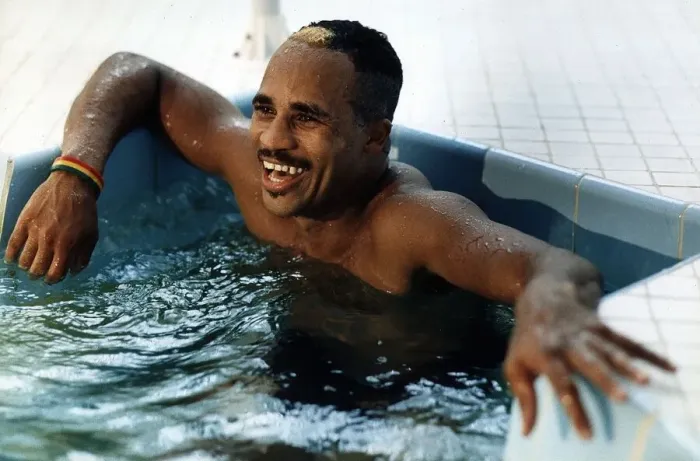 Framed Print : LLoyd Honeyghan Boxing Sitting in swimming pool