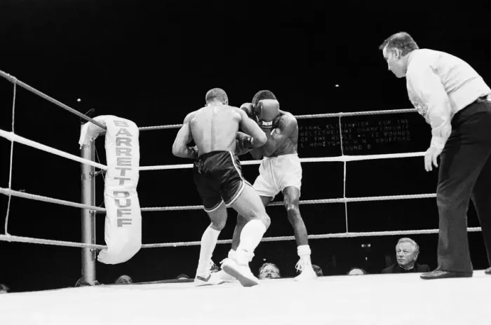 Framed Print : Lloyd Honeyghan vs Horace Shufford. Wembley Arena, London, England Framed Print : Lloyd Honeyghan vs Horace Shufford. Wembley Arena, London, England