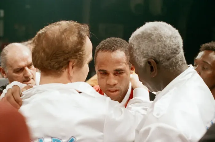 Framed Print : Lloyd Honeyghan vs Marlon Starling for the WBC Welterweight title